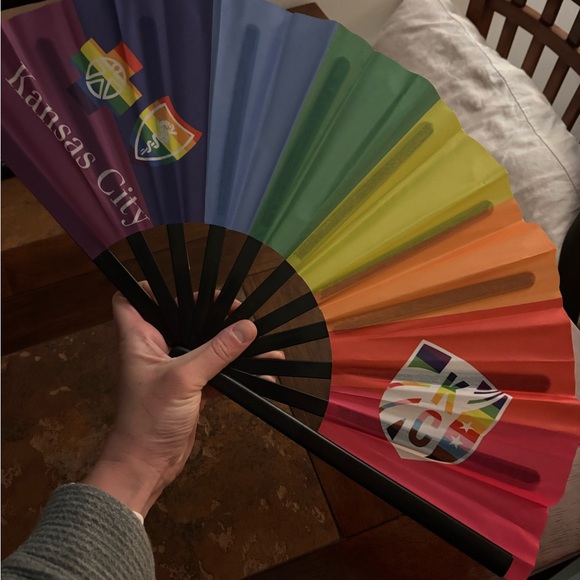 KC current Colorful Hand Fans - Picture 3 of 4